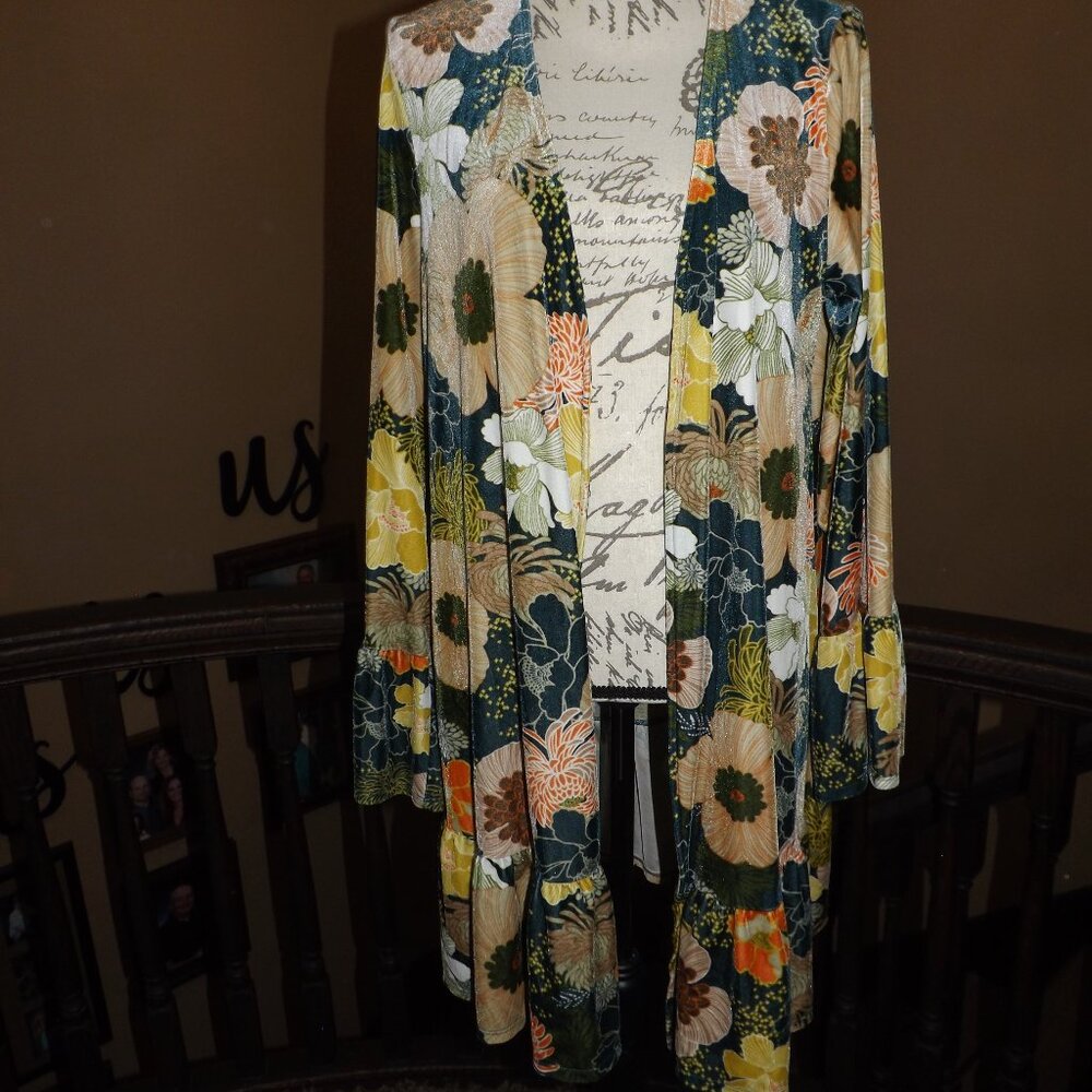 Women's EASEL crushed velvet floral kimono size medium